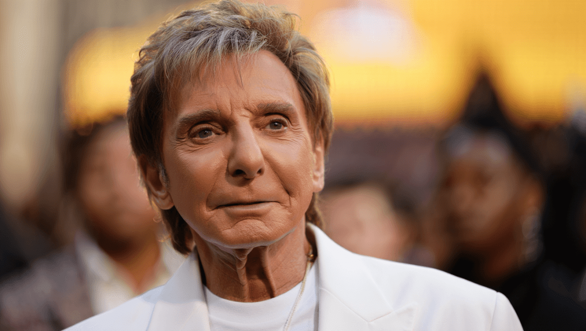 Barry Manilow postpones more tour dates as he recovers from lung cancer diagnosis