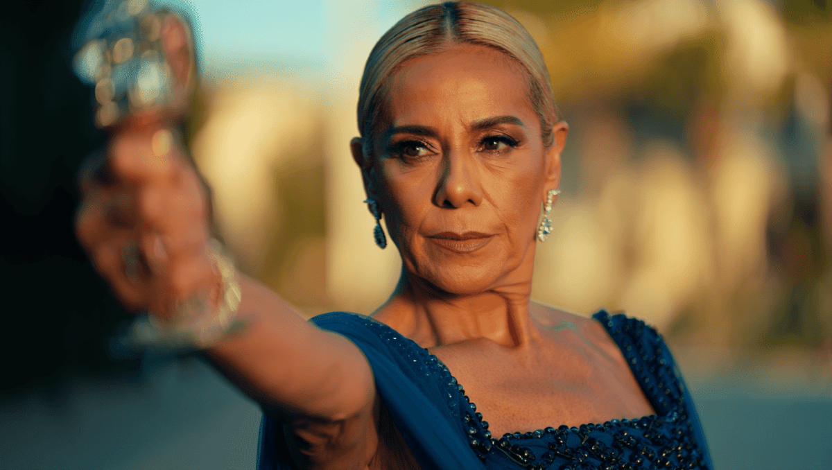 Laura Zapata joins La Casa de los Famosos tonight, promises drama