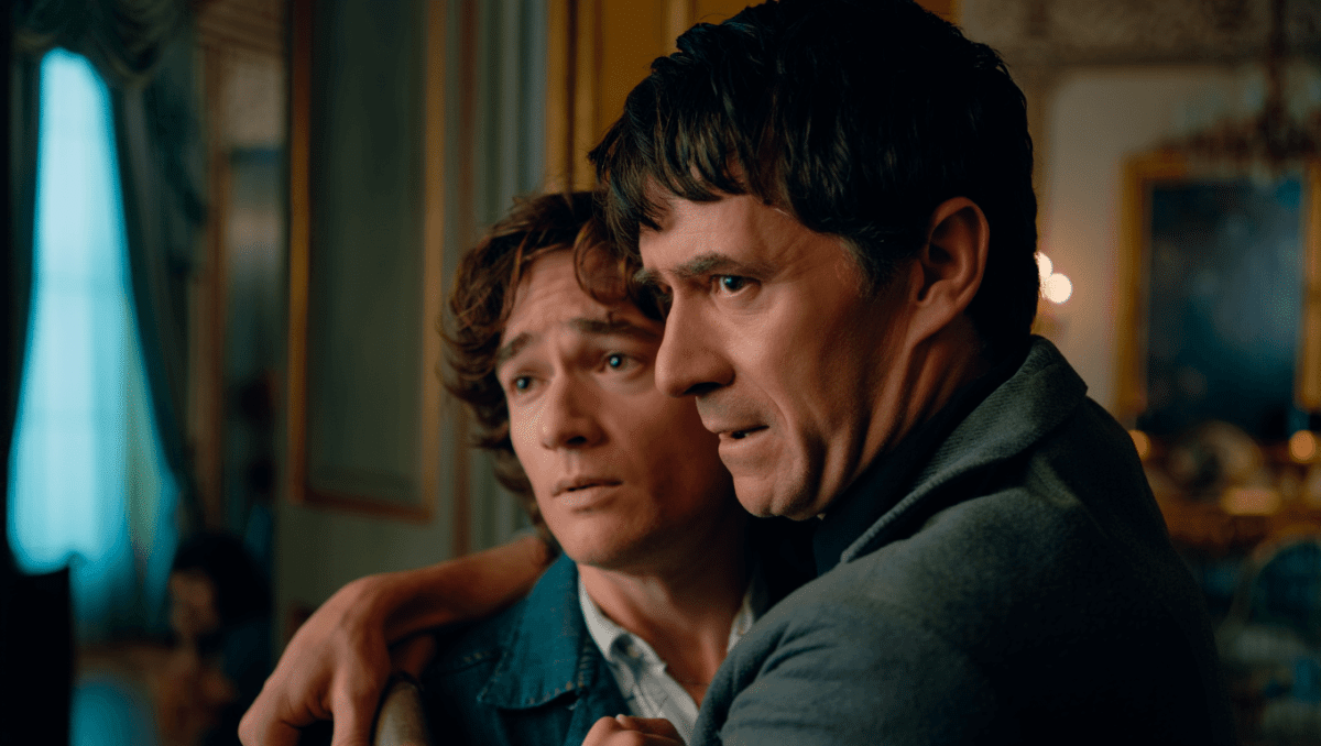 Thomas Doherty makes Paradise debut playing Link in season 2 premiere