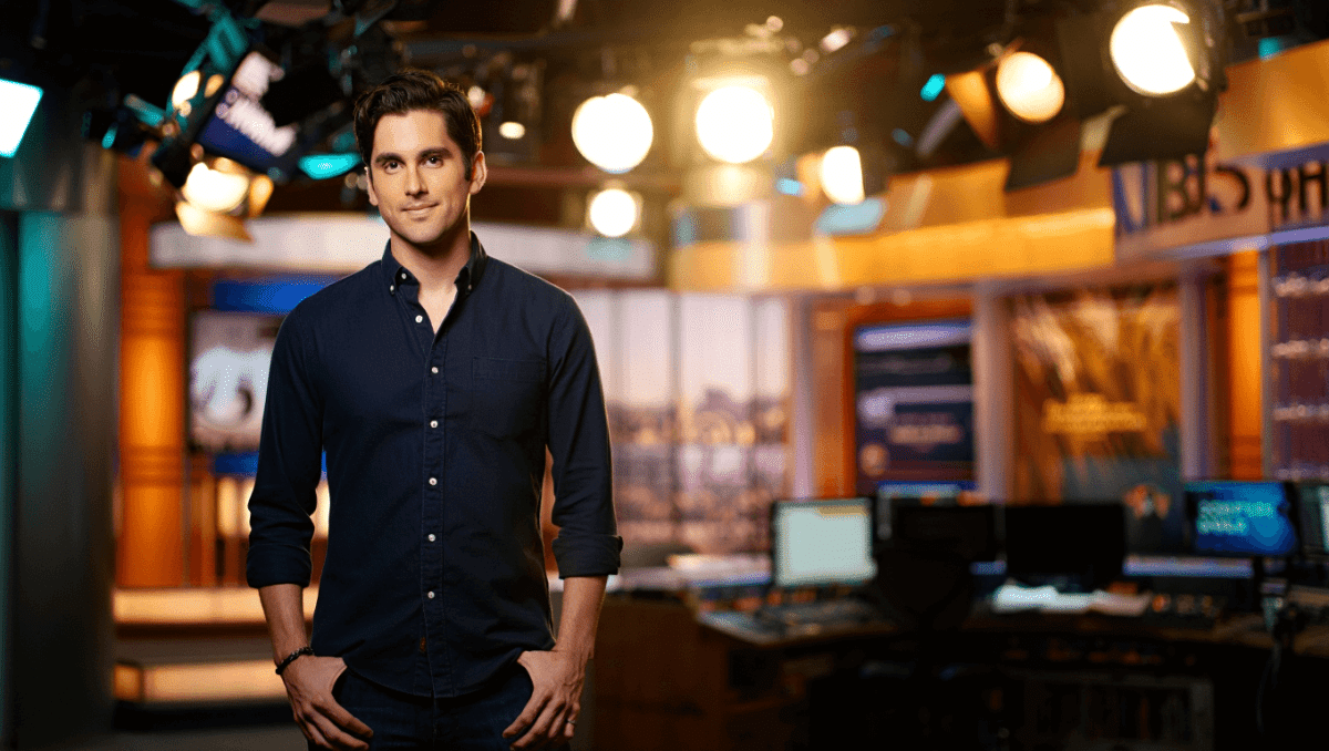 What time does SNL start tonight? 8:30 p.m. PST on NBC