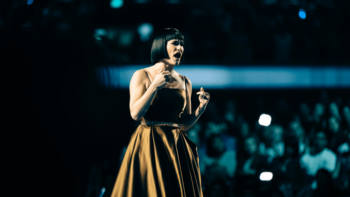 Kyndal Inskeep stuns judges with vulnerable Noah Kahan cover, heads toward Top 14