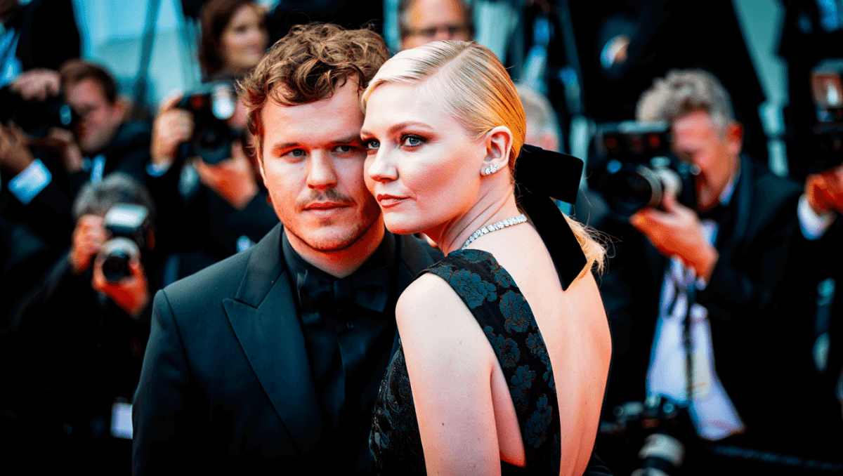 Kirsten Dunst stuns in backless gown, ditches signature hair at Actor Awards