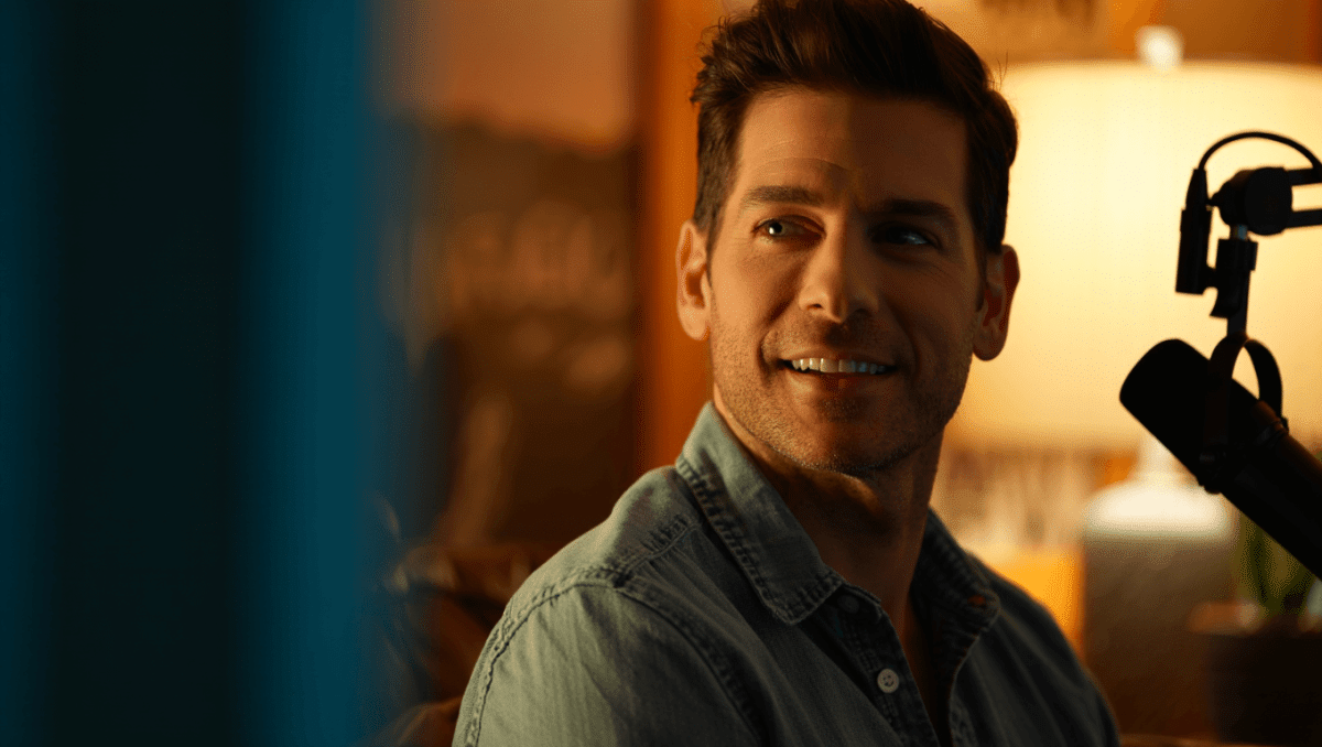 Ike Barinholtz launches comedy-trivia podcast March 25, here's who he wants on it