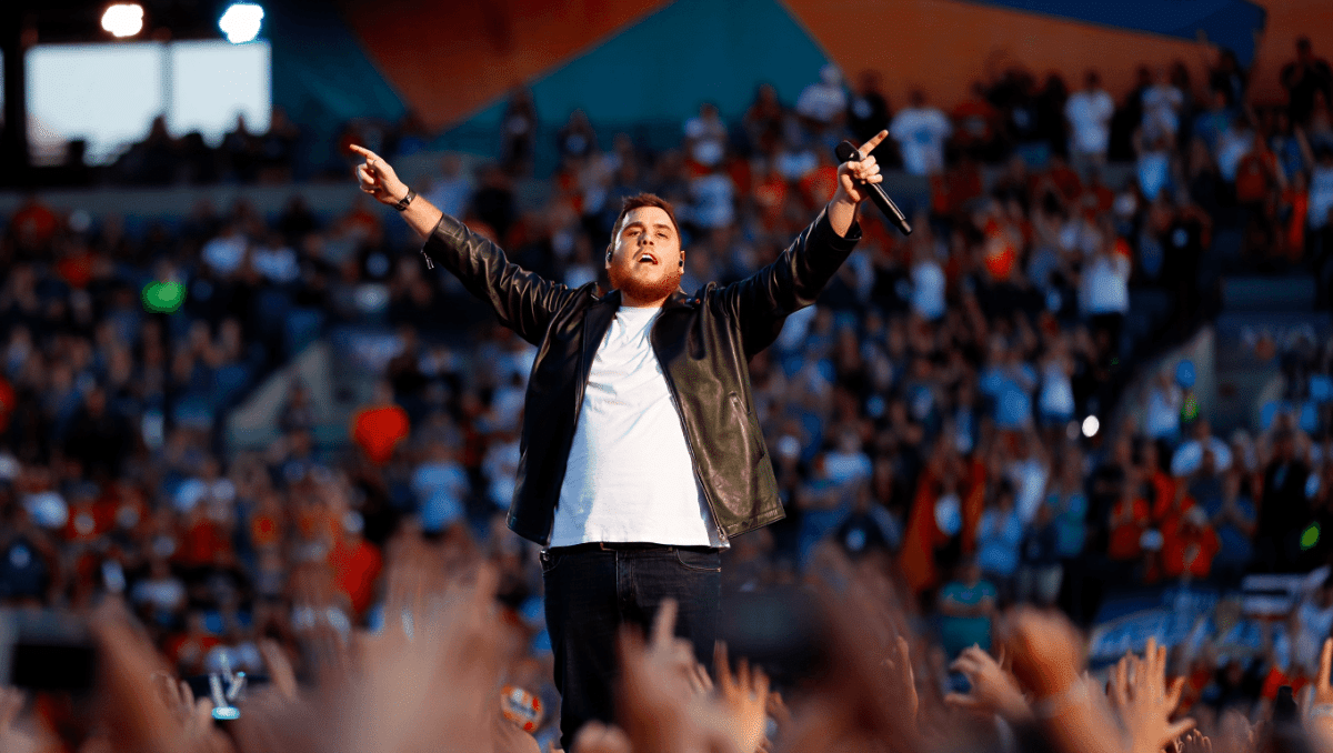 Allegiant Stadium hosts Luke Combs tonight, 70K fans expected for My Kinda Saturday Night Tour stop in Vegas