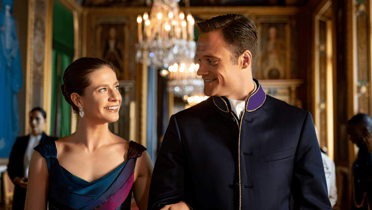 Jen Lilley reunites with Dan Jeannotte tonight on Hallmark in A Royal Setting