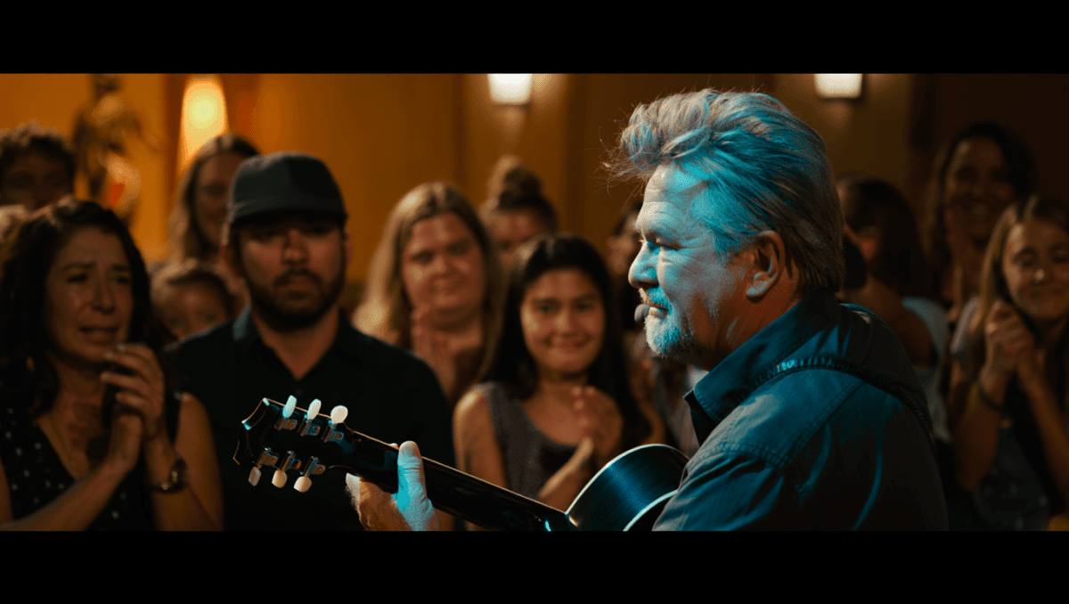 John Mellencamp wins Icon Award at iHeartRadio Music Awards, daughter Teddi presents