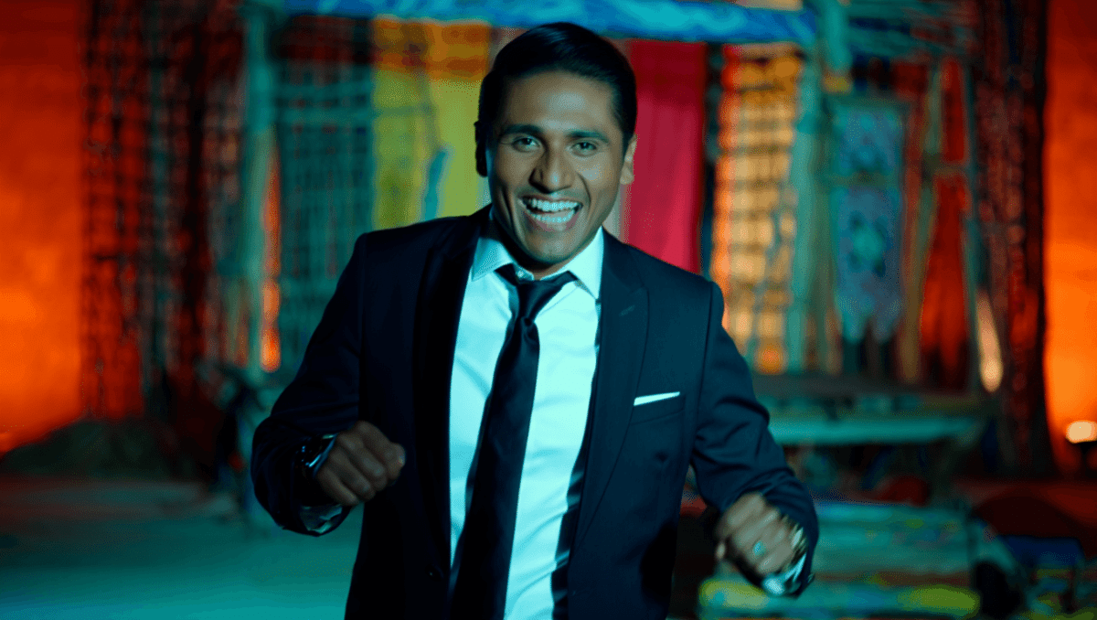 Elvis Crespo makes special appearance tonight at Premios Soberano in Santo Domingo