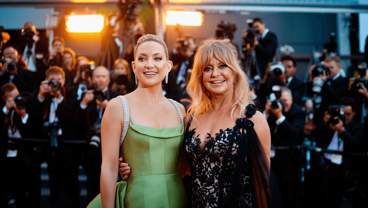Kate Hudson arrives at Oscars with mom Goldie Hawn, vying for Best Actress