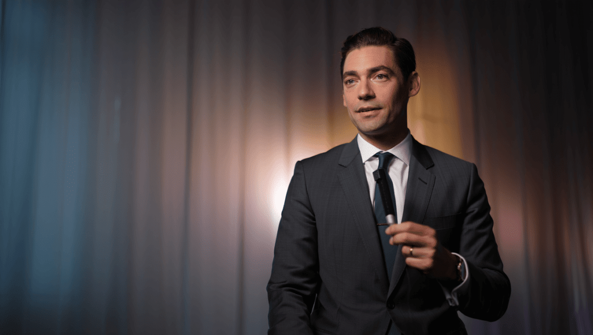 Callum Turner won't confirm Bond rumors, stays mysterious at Berlin premiere