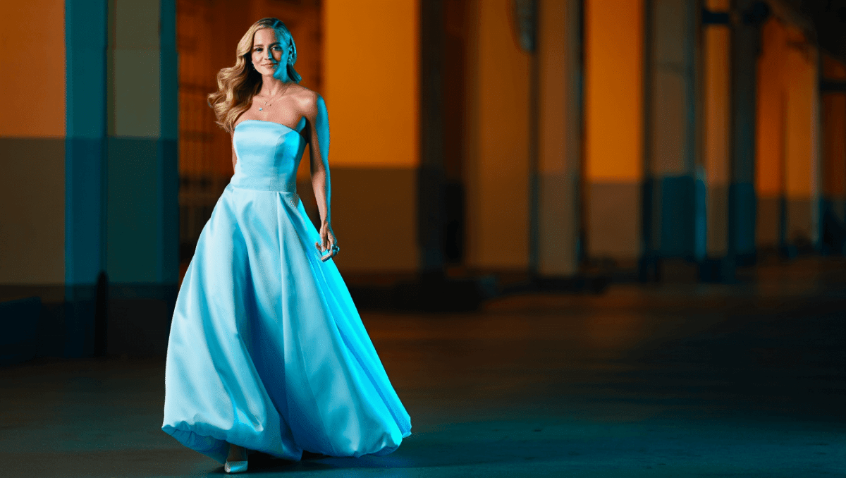 Michelle Randolph stuns in blue on Actor Awards red carpet, leaves Glen Powell at home