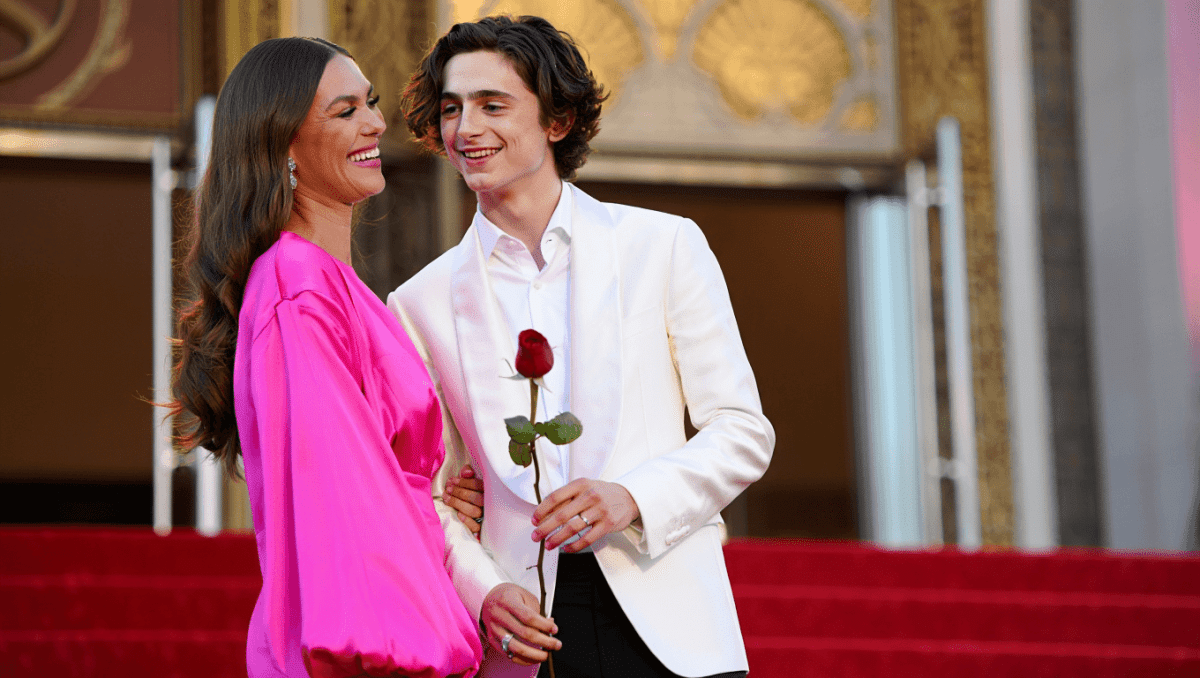 Timothée Chalamet arrives at 2026 Actor Awards with mom, Kylie Jenner sits out