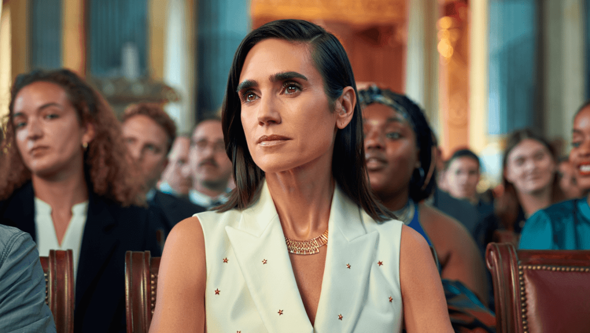 Jennifer Connelly shines in airy Louis Vuitton at Paris Fashion Week