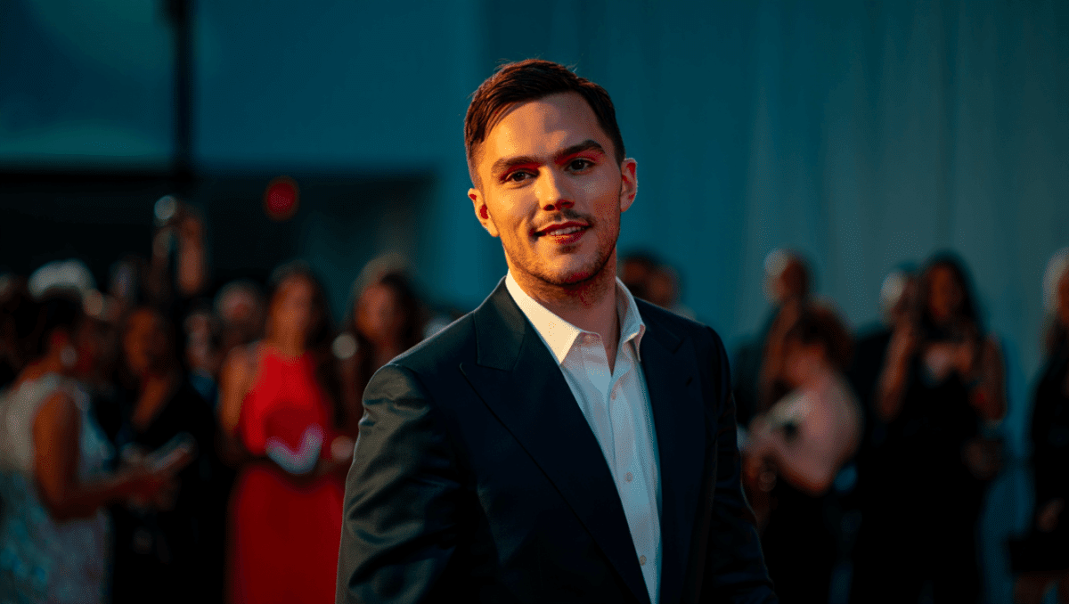 Nicholas Hoult brings back bleached blond at Vanity Fair party