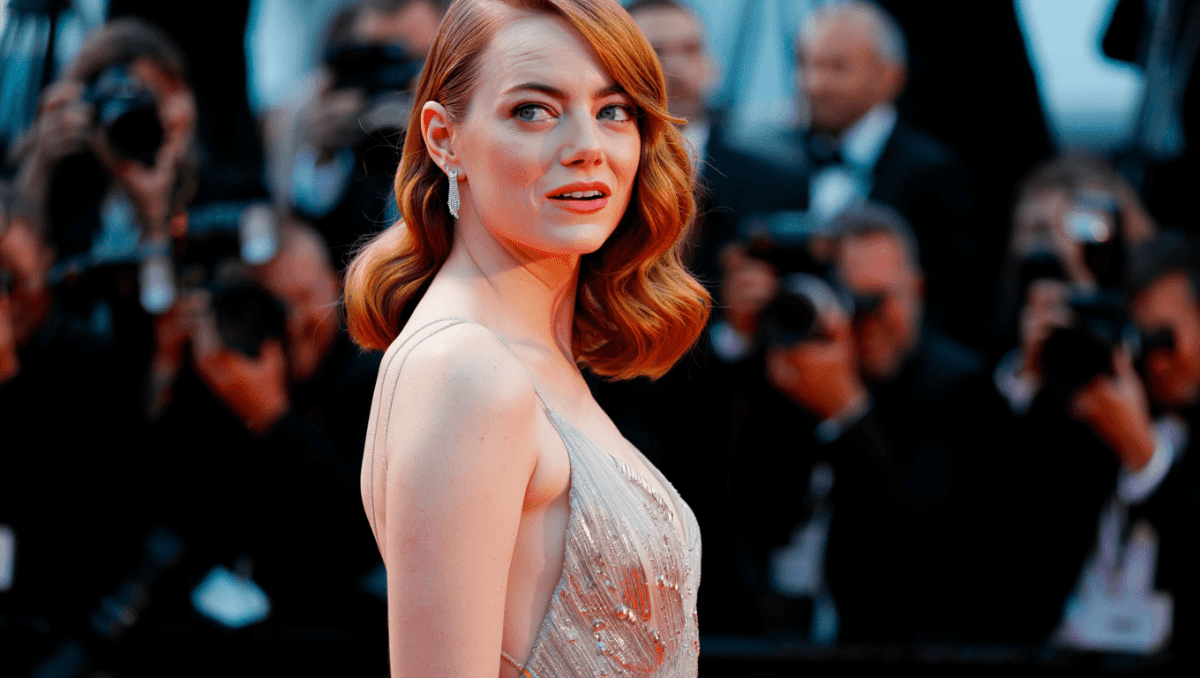 Emma Stone stuns Oscars in liquid silver dress, reaches 7 noms