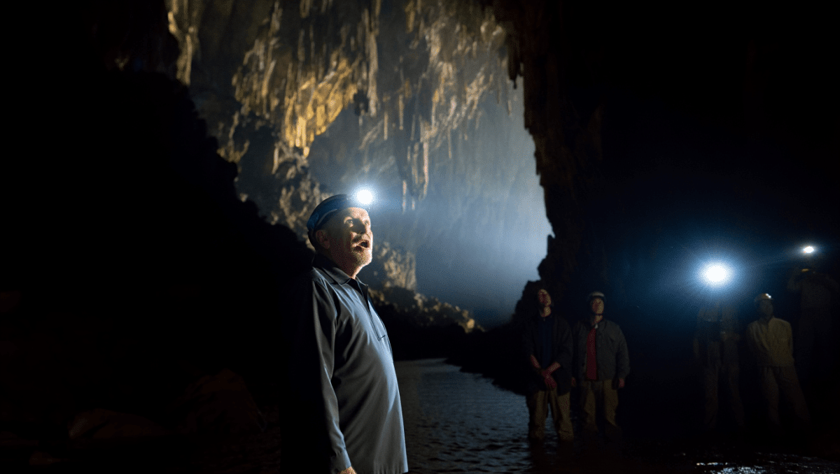 Scott Pelley explores world's largest cave in jaw-dropping 60 Minutes journey
