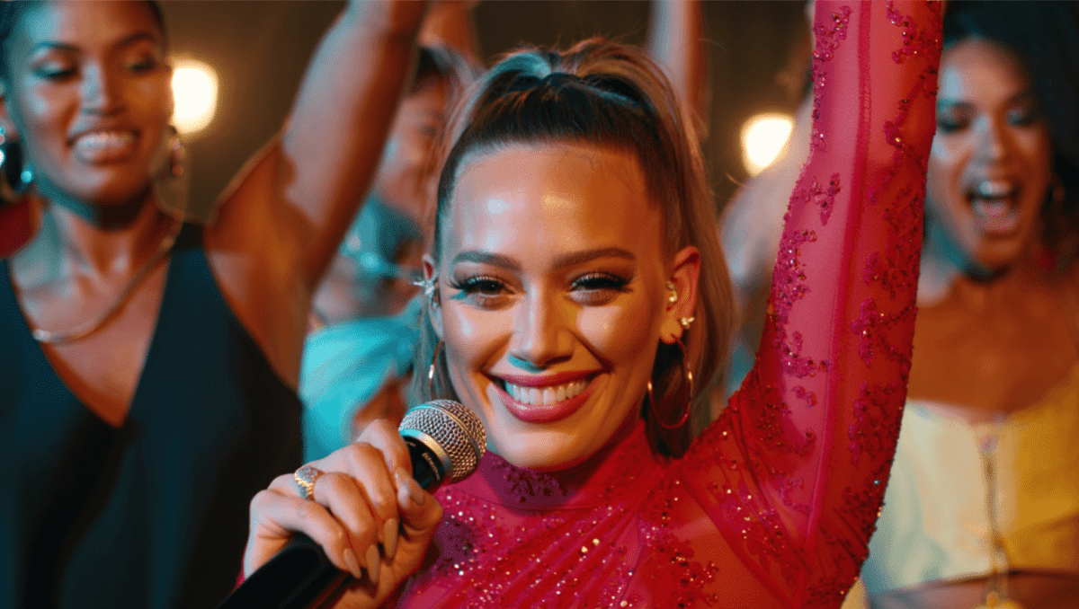 Hilary Duff kicks off first headlining tour in 18 years, 'Lucky Me' dates announced