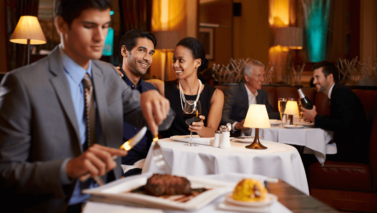 Ruth Chris dress code requires business casual, bans hats and tank tops