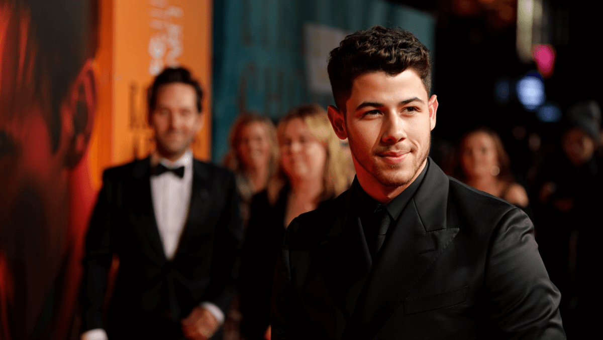 Nick Jonas premieres Power Ballad in Dublin tonight with Paul Rudd