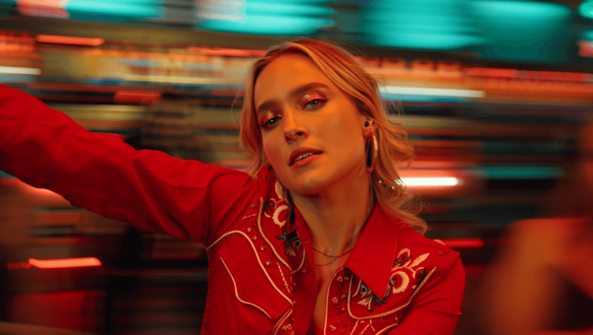 Lainey Wilson drops 'Can't Sit Still,' marking exciting new music era