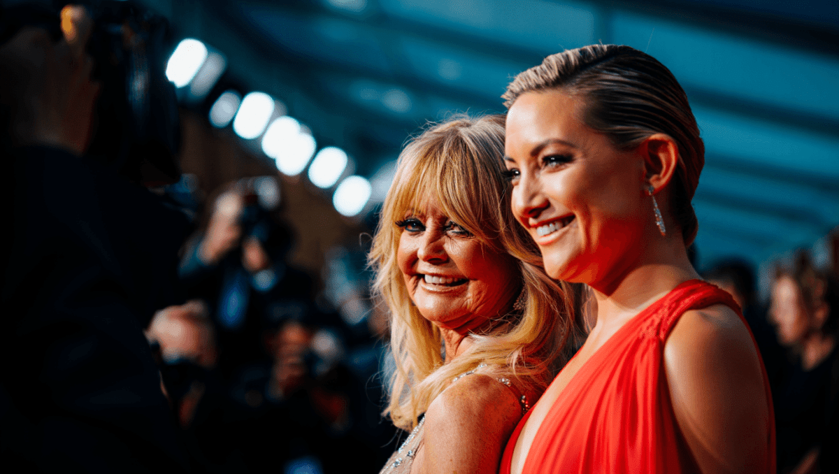Goldie Hawn to walk Oscars red carpet with daughter Kate Hudson on March 15