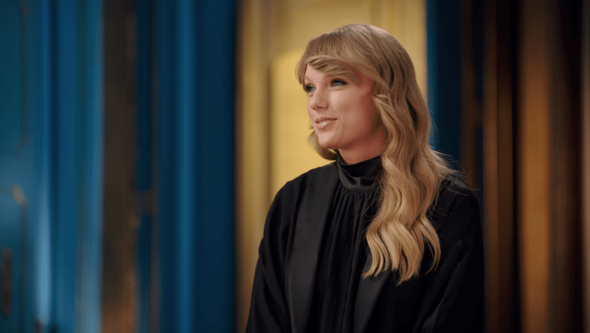 Taylor Swift net worth hits $2 billion, richest female musician