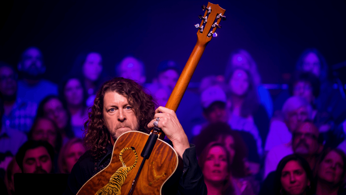 Derek Trucks plays Jerry Garcia's $11.5M Tiger guitar at Beacon Theatre