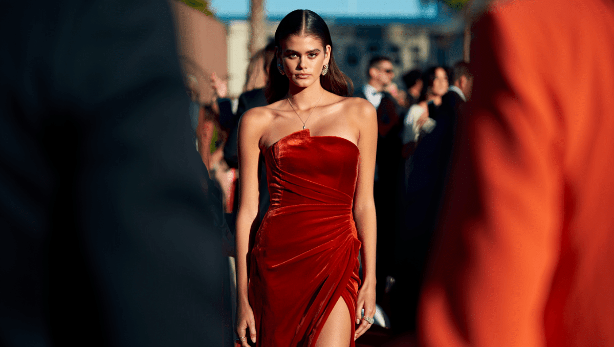 Kaia Gerber stuns at Oscars after-party, looks like young Cindy Crawford