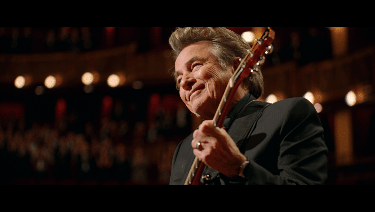 John Mellencamp receives Icon Award at iHeartRadio Music Awards, daughter Teddi presents