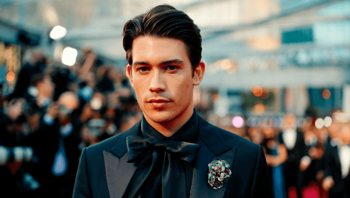 Joe Alwyn stuns at 2026 Oscars in Valentino, joins Seance on a Wet Afternoon cast