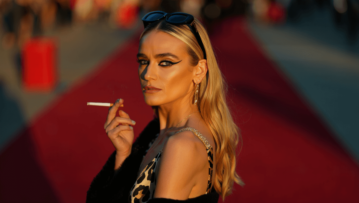 Megan Stalter debuts dramatic platinum blonde hair at Actor Awards