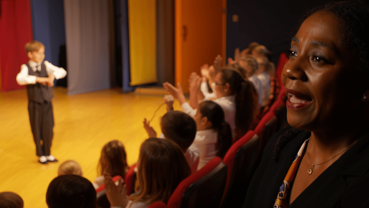 Kurstin Frank saves the day singing a cappella when student's music cuts out
