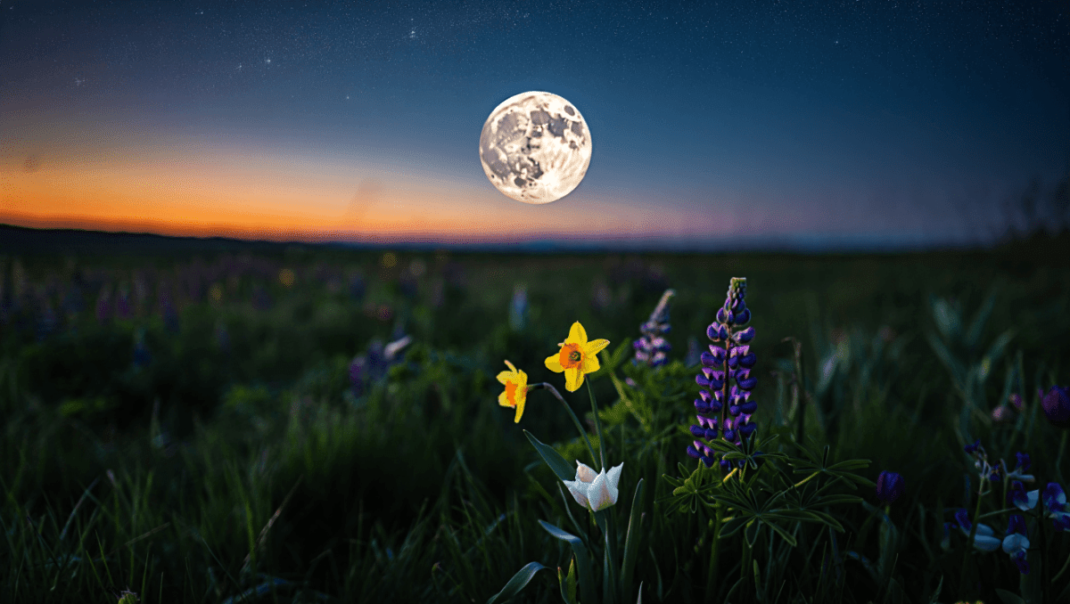 April calendar features Easter, Passover, Pink Moon, and meteor showers