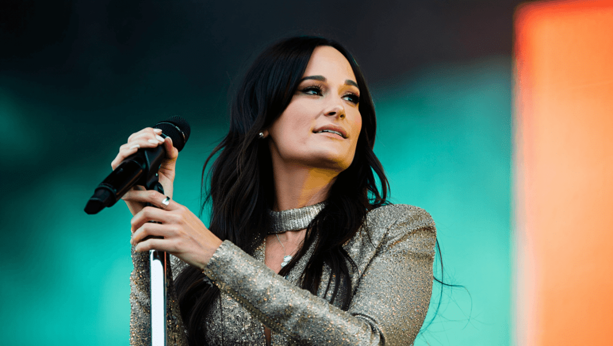Kacey Musgraves performs surprise Coachella set today, drops 'Middle of Nowhere' May 1st