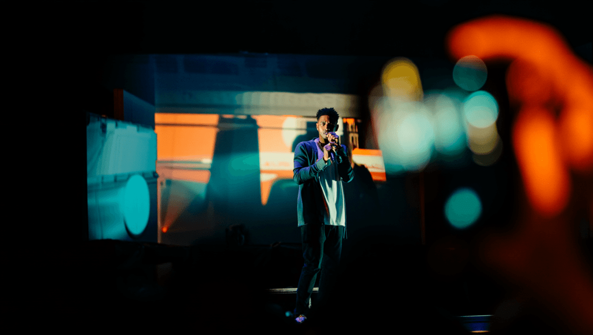 Leon Thomas performs exclusive live concert onboard Delta aircraft for YouTube Premium