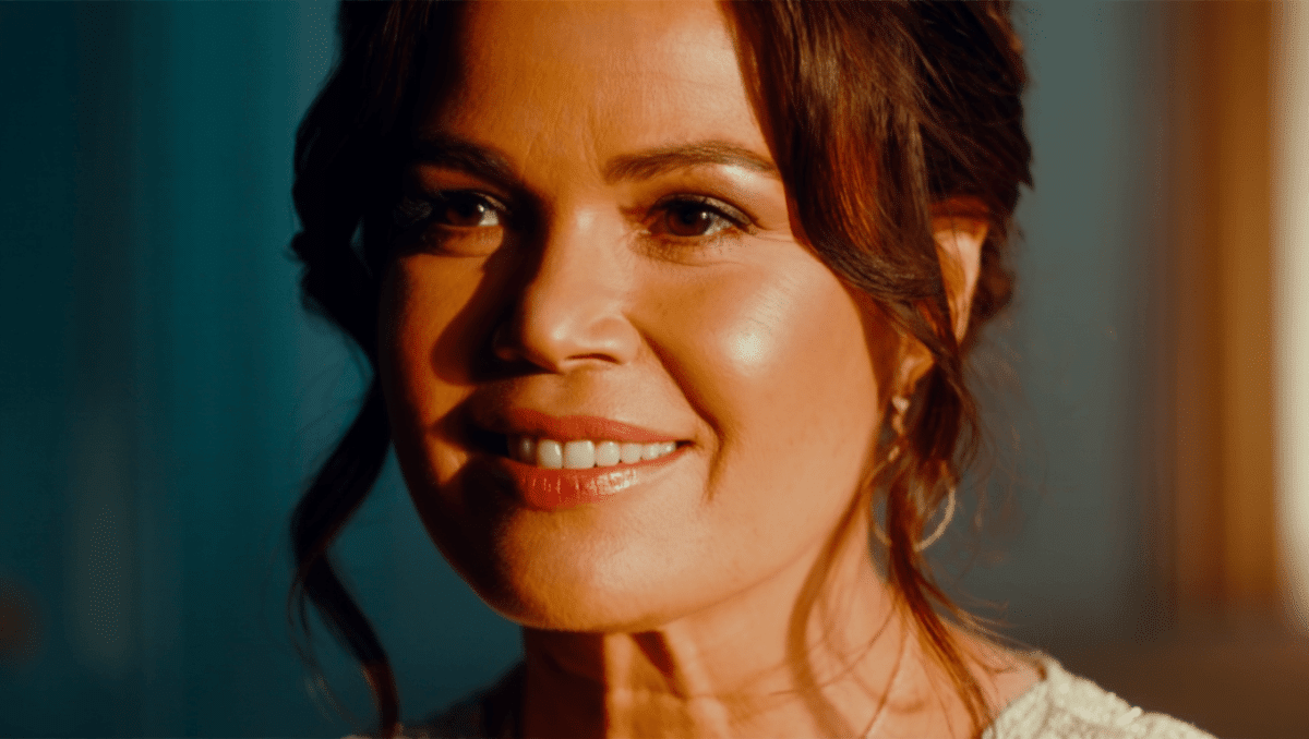 Marie Osmond duets with late Dan Seals on 'You Still Move Me'