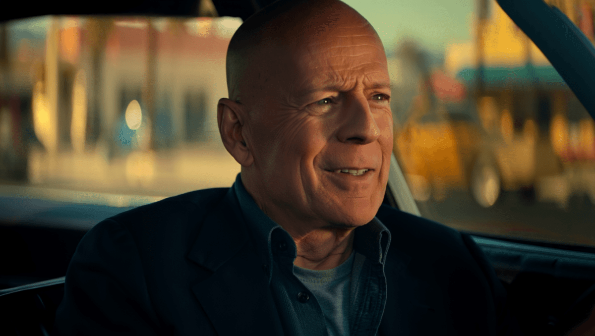 Bruce Willis spotted smiling in rare LA outing amid dementia battle