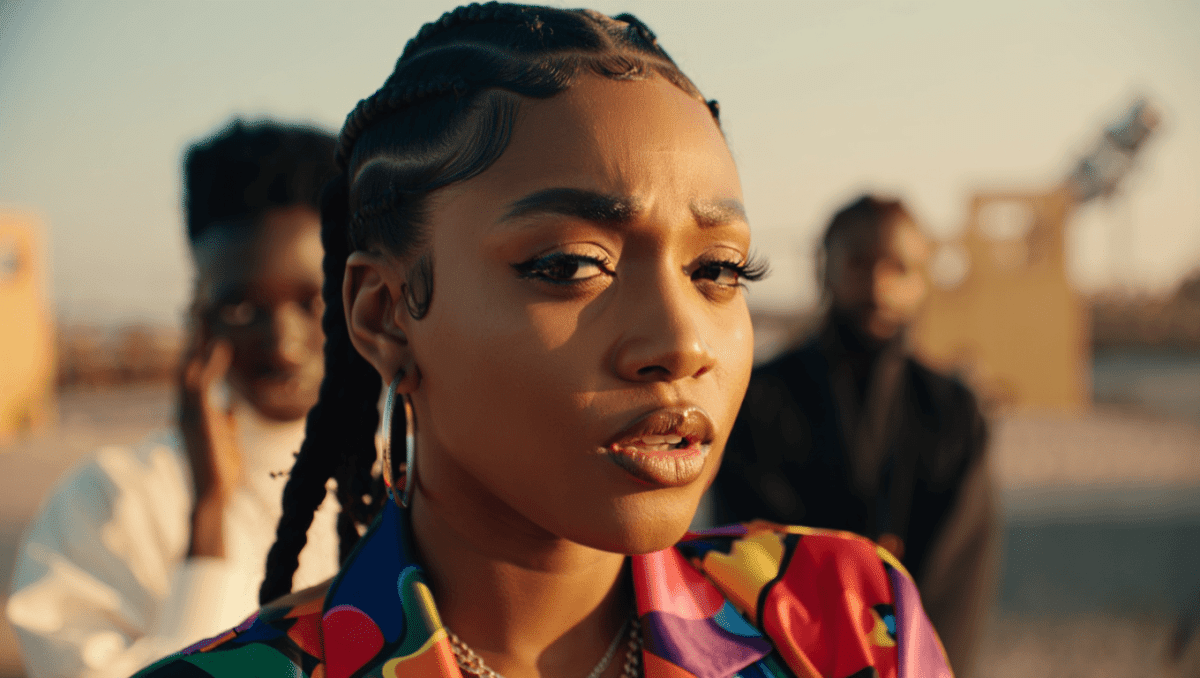 SZA shuts down rumors she was paid six figures as Bieber's backup