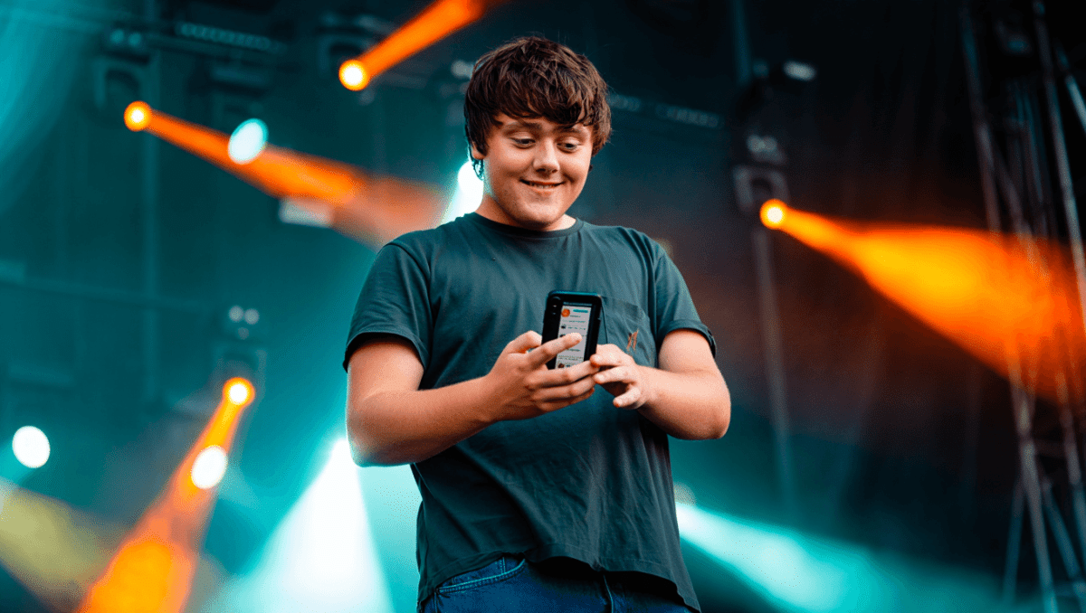 Lewis Capaldi jokes about being confused for Lewis Hamilton at Coachella