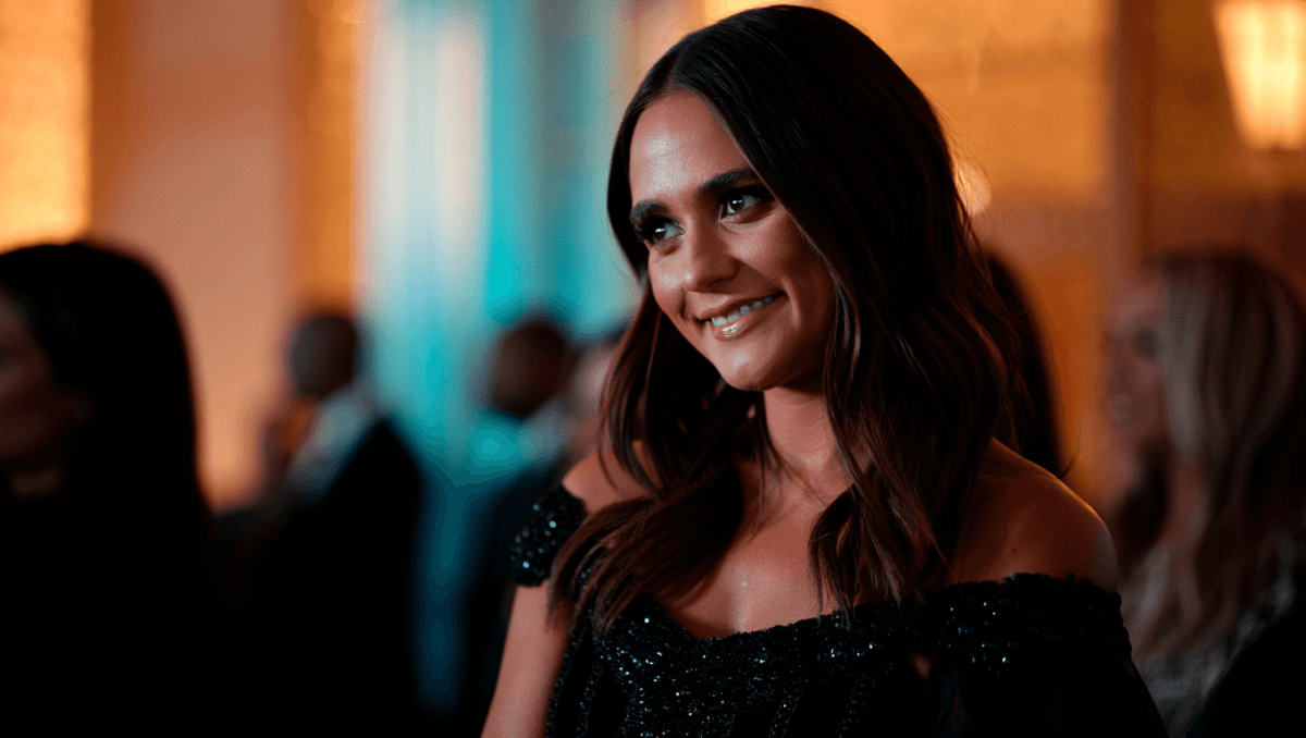 Miranda Lambert signs with MCA Records, continues Big Loud Texas role