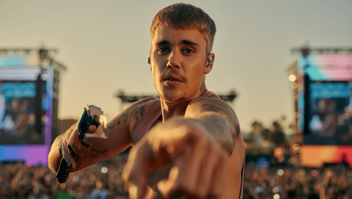 Justin Bieber Coachella full performance last night featured Kid Laroi on stay, Wizkid, Tems