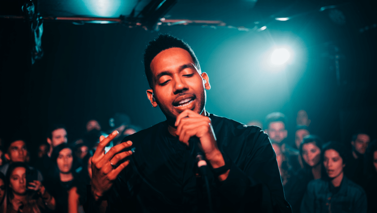 Leon Thomas plays just 3 songs at San Antonio venue, fans disappointed by brief show