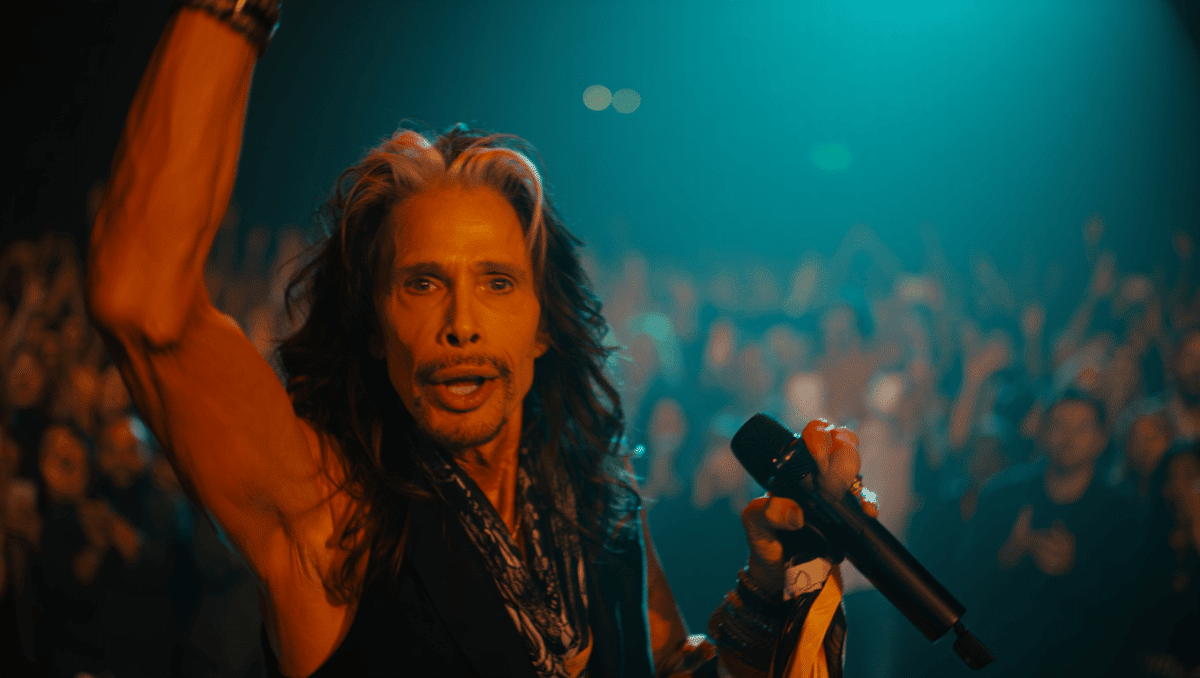 Steven Tyler returns to stage with 32-date 2026 world tour after vocal injury recovery