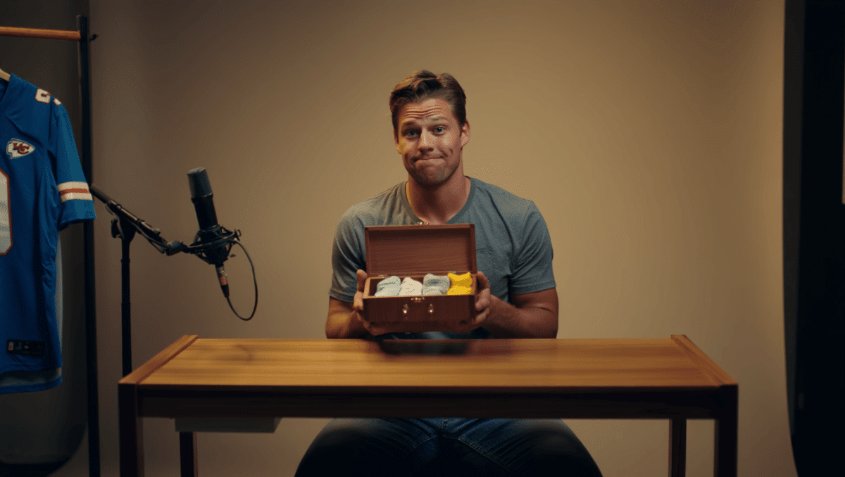 Travis Kelce missed Jason and Kylie's pregnancy reveal with hilarious humidor gift