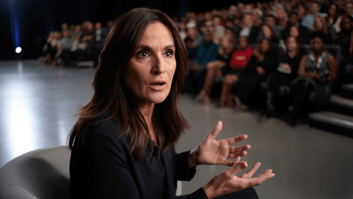 Mariska Hargitay says Benson-Stabler kiss scene was cut from SVU