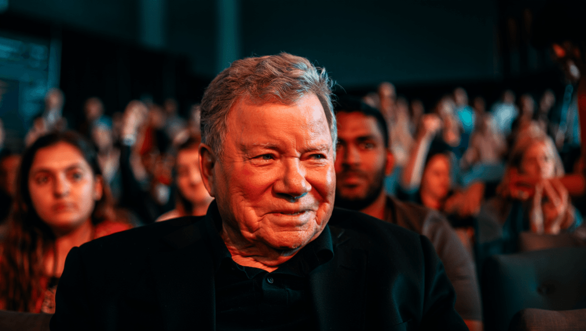 William Shatner takes the stage at Calgary Expo at 95 years old to meet fans