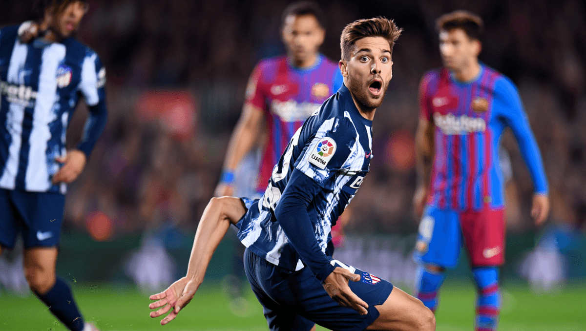 Nico González receives direct red card vs Barcelona after VAR review, Atlético down to 10