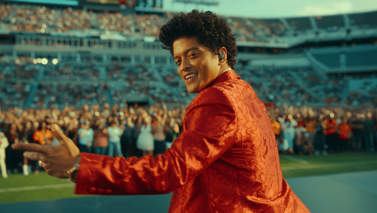 Bruno Mars concert kicks off Romantic Tour in Las Vegas last night with sold-out show