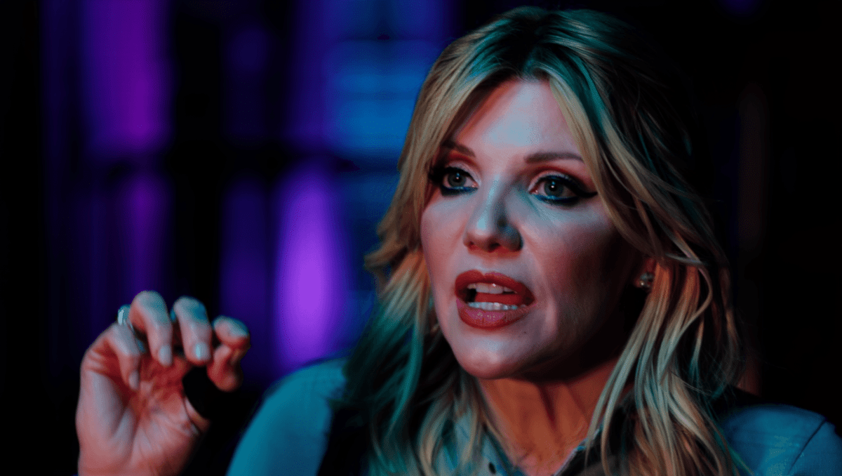 Courtney Love urges Dave Grohl to 'man up' and end fan harassment