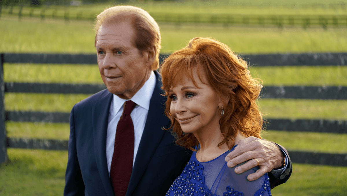 Reba McEntire and Rex Linn plan Tennessee ranch wedding with animals, no date set yet