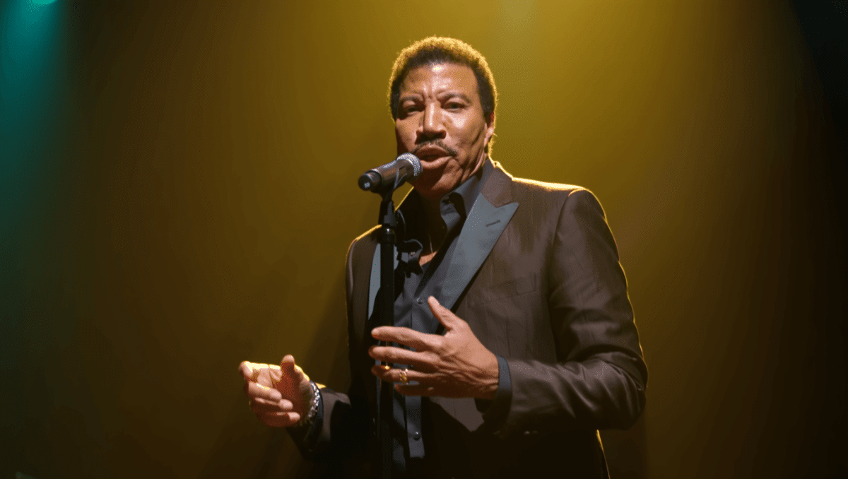 Lionel Richie issues call to prayer after American Idol duet